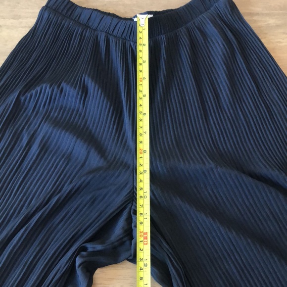 Aritzia Wilfred, high rise pinch pleated pants, wide leg, black, XS - Picture 6 of 8